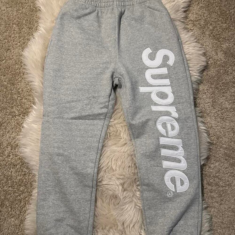 Supreme satin applique sweatpants luxry